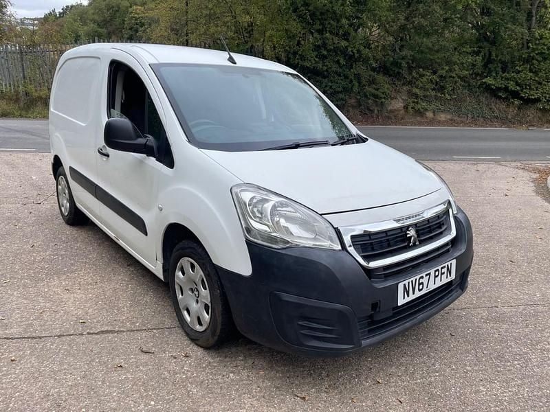White Used 2018 Peugeot Partner MPV | £3,795 (Super price) - Image 1/4