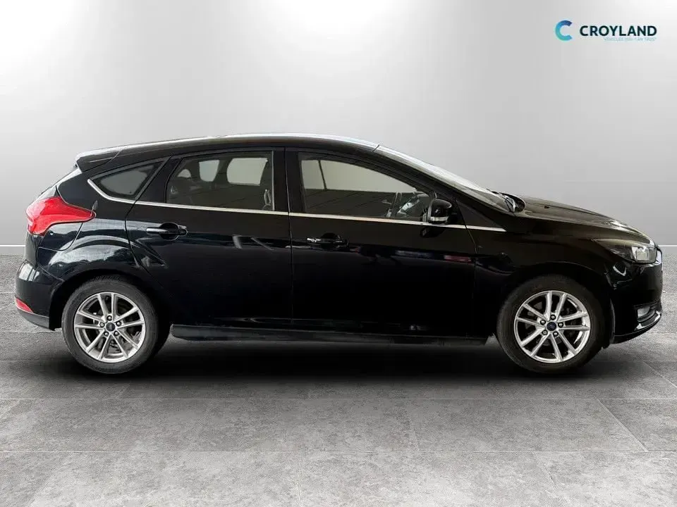 Used Ford Focus Zetec 100 HP (73 kW) 2015 Black Hatchback