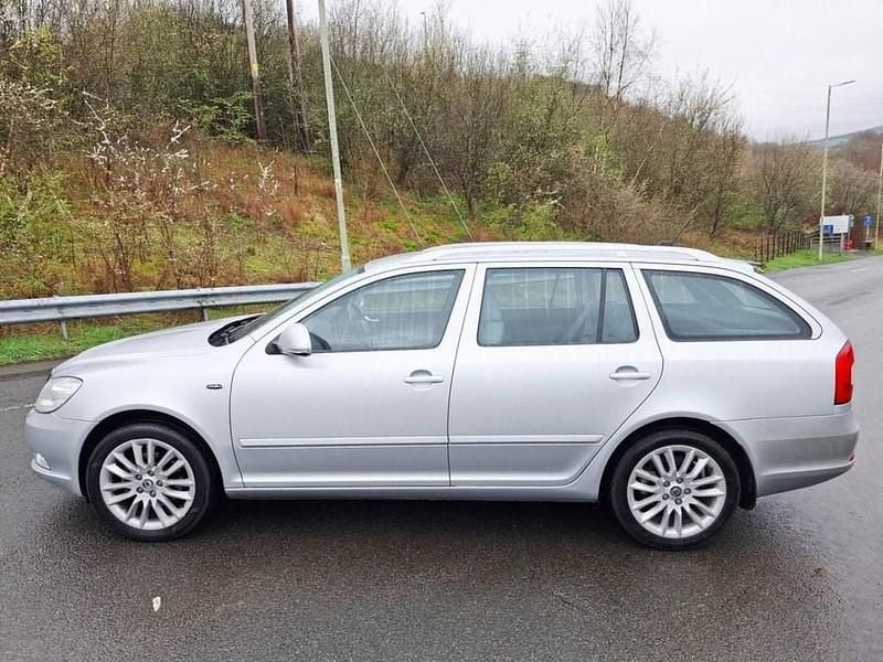 Used Skoda Octavia LAURIN & KLEMENT 160 HP (117 kW) 2011 Silver Estate