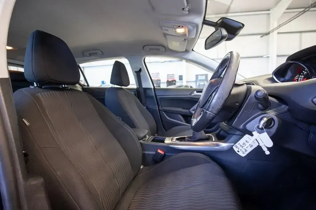 Gebraucht Peugeot 308 Active 100 PS (73 kW) 2014 Blau Kleinwagen