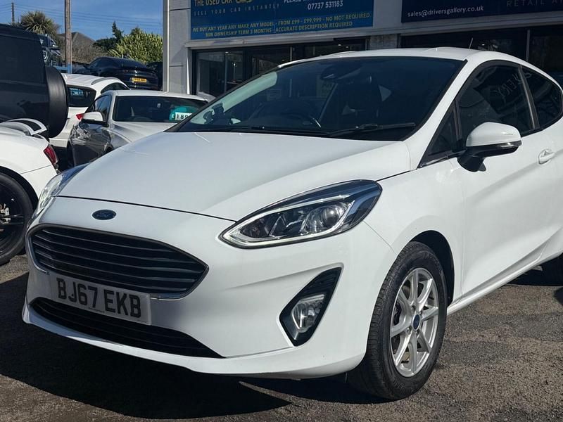 Used Ford Fiesta Zetec 70 HP (51 kW) 2017 White Hatchback