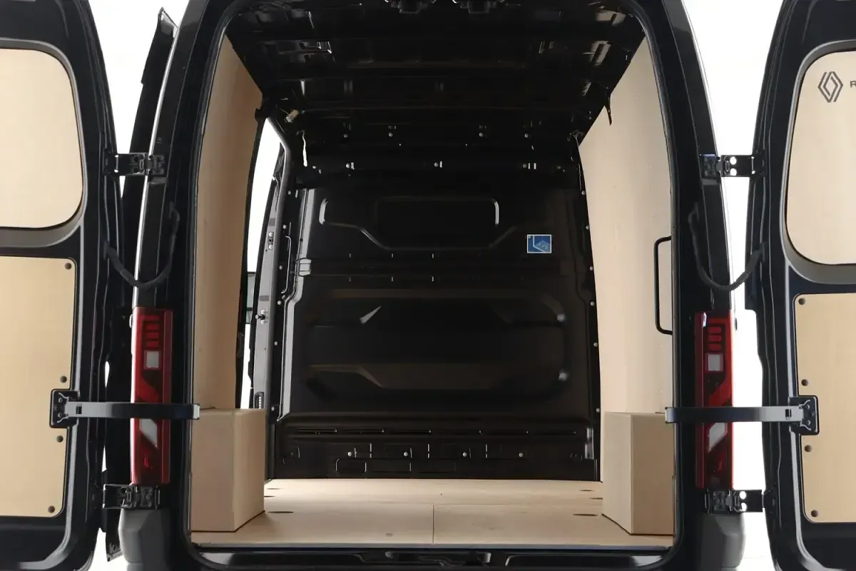 New Renault Master 2026 Black MPV