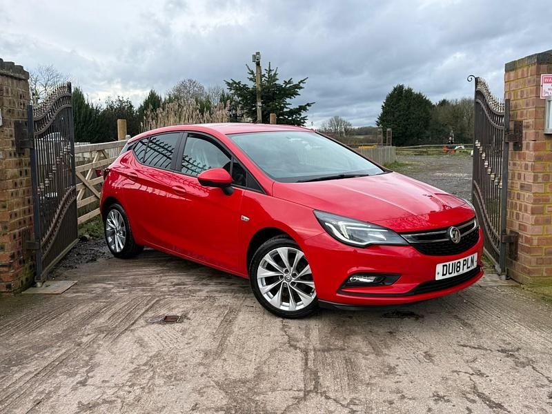 Second-hand Vauxhall Astra Design Edition 2018 Roșu Hatchback