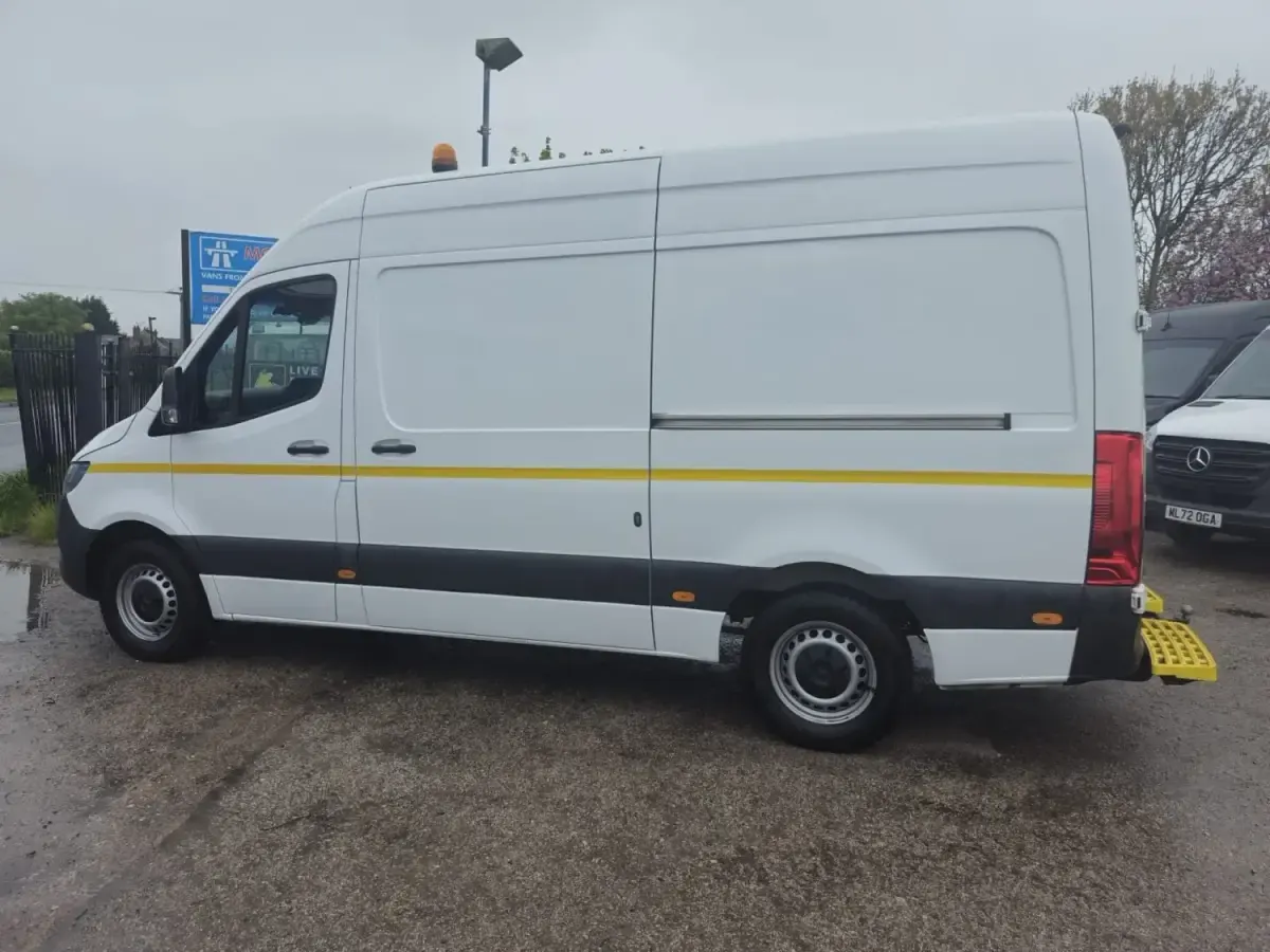 Usado Mercedes Sprinter Progressive 2022 Branco Van