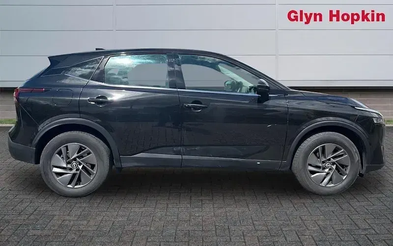 Used Nissan Qashqai Acenta Premium 140 HP (102 kW) 2022 Black SUV