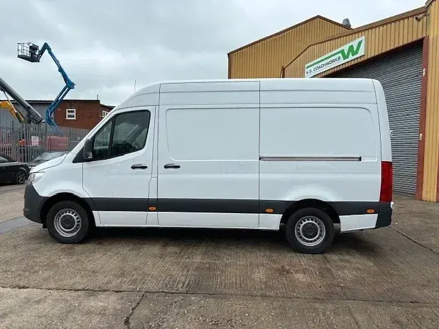 Used Mercedes Sprinter Progressive 148 HP (108 kW) 2022 White Van