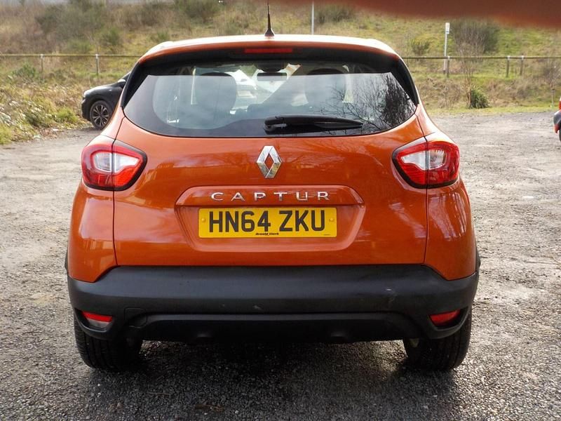 Used Renault Captur Expression+ 90 HP (66 kW) 2014 Orange SUV