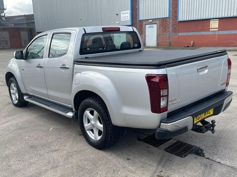 Used Isuzu Pick up 161 HP (118 kW) 2017 Silver Pickup