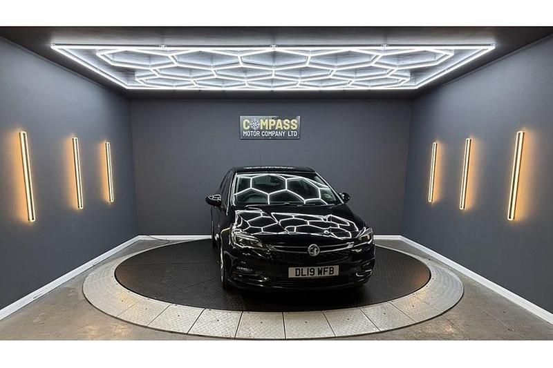 Used Vauxhall Astra SRi 150 HP (110 kW) 2019 Black Hatchback
