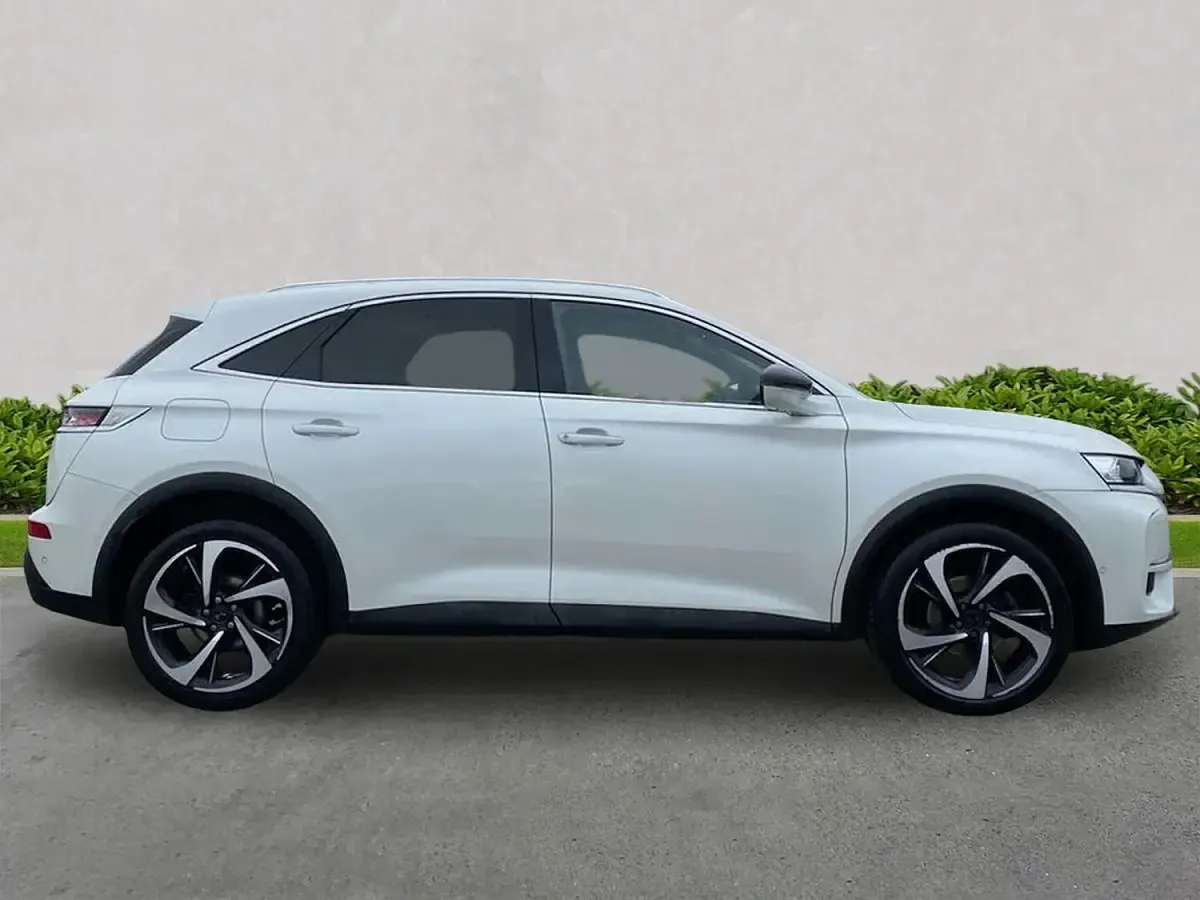 Used DS Automobiles DS7 Crossback Opera 225 HP (165 kW) 2022 White SUV