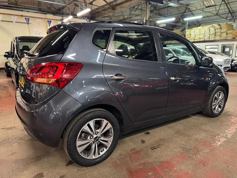 Used Kia Venga 123 HP (90 kW) 2017 Silver Hatchback