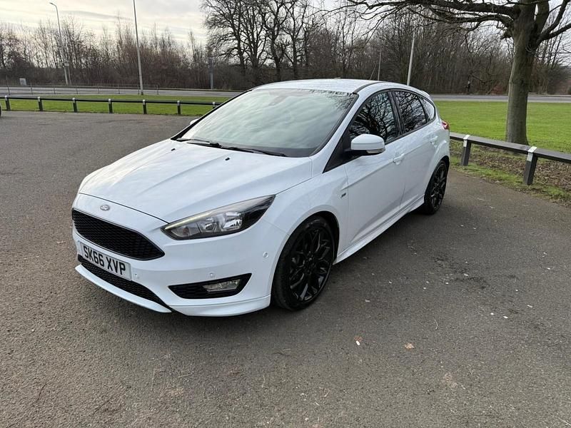 Used Ford Focus ST-Line 2016 White Hatchback