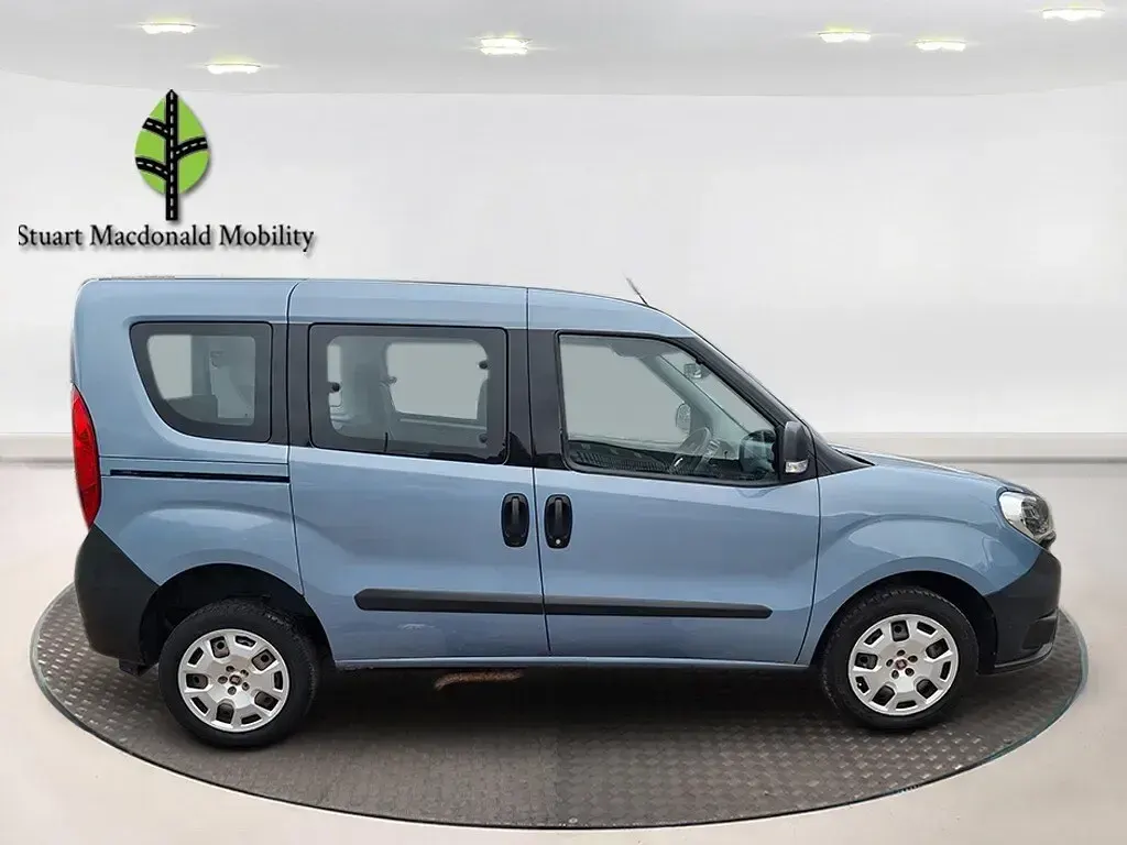 Used Fiat Doblò Easy 95 HP (69 kW) 2016 Blue MPV