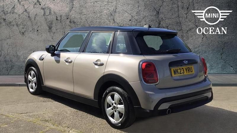 Begagnad Mini Cooper Classic 134 HK (98 kW) 2023 Grå Halvkombi