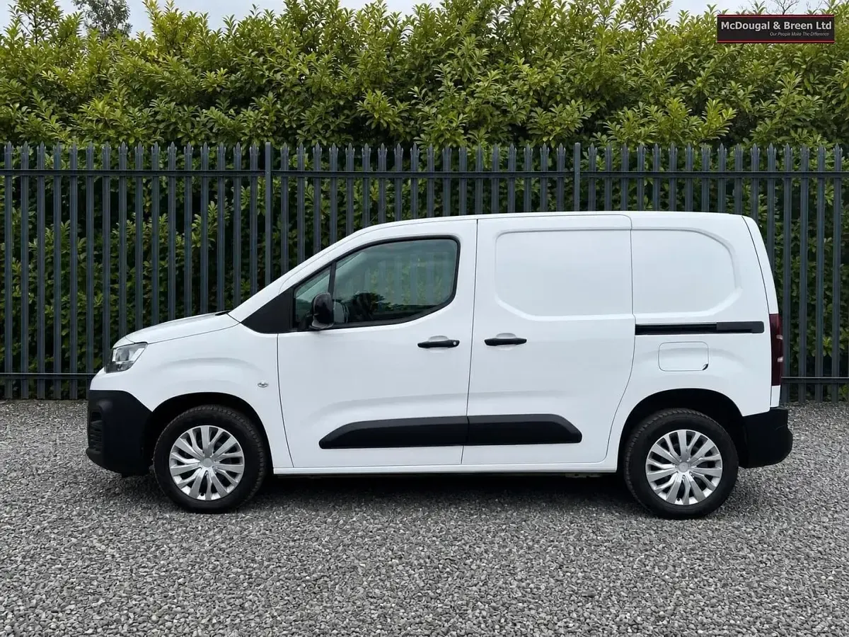 Used Citroën Berlingo 100 HP (73 kW) 2021 White MPV