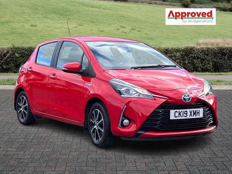 Used Toyota Yaris Hybrid 2019 Red Hatchback