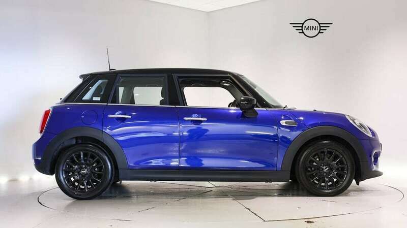 Used Mini Cooper Classic 134 HP (98 kW) 2019 Starlight blue Hatchback