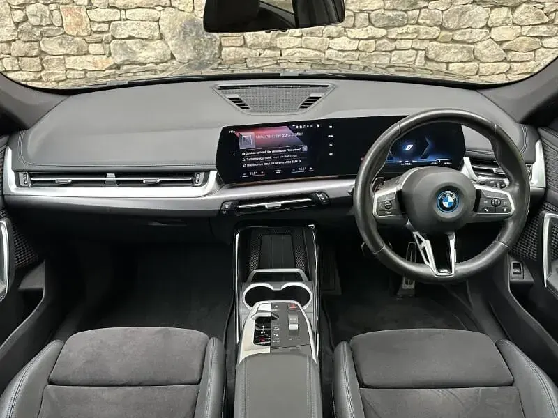 Usado BMW iX1 M Sport 227 kW (309 HP) 2023 Preto SUV