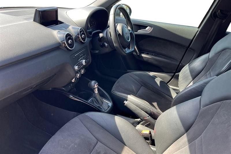 Usado Audi A1 Black Edition 150 HP (110 kW) 2018 Cinzento Citadino