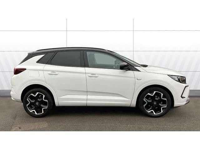 Used Vauxhall Grandland X Ultimate 130 HP (95 kW) 2022 White SUV