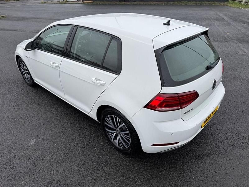 Used VW Golf VII SE 130 HP (95 kW) 2019 White Hatchback