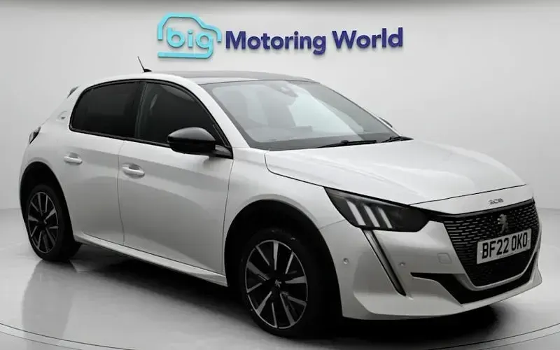 Second-hand Peugeot 208 GT 102 CP (75 kW) 2022 Hatchback