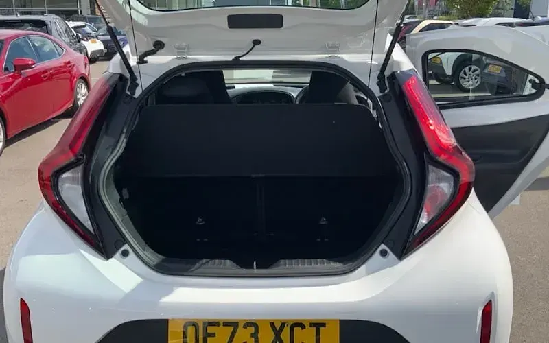 Used Toyota Aygo X PURE 72 HP (52 kW) 2023 White SUV