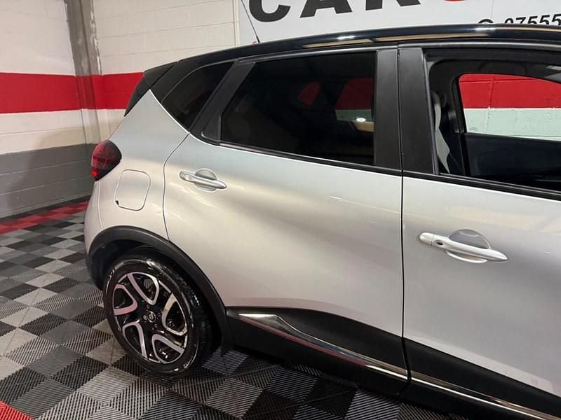 Usado Renault Captur Iconic 90 HP (66 kW) 2018 Prateado SUV