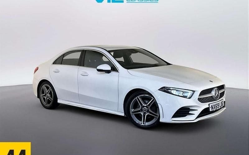 Usado Mercedes A180 AMG line 116 CV (85 kW) 2019 Berlina