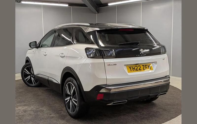 Used Peugeot 3008 Premium 131 HP (96 kW) 2022 White SUV