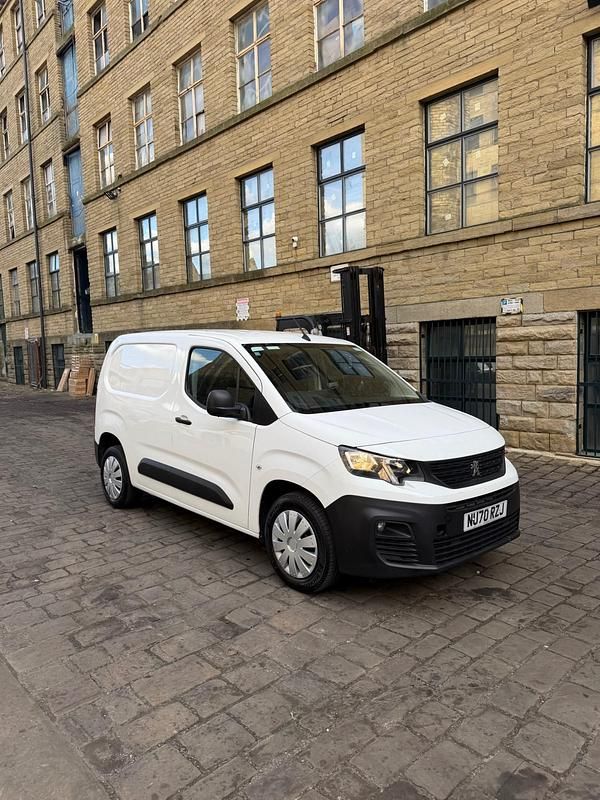 Used Peugeot Partner 131 HP (96 kW) 2020 White MPV
