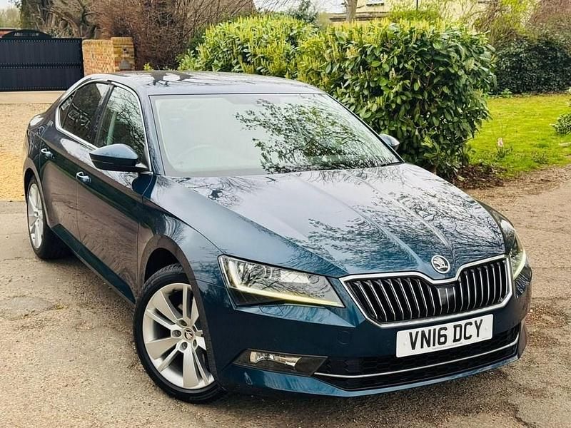 Used Skoda Superb SE L Executive 190 HP (139 kW) 2016 Blue Hatchback