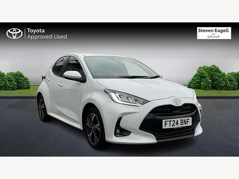 Used Toyota Yaris Hybrid Design 2024 White Hatchback
