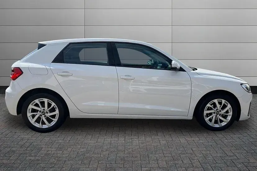 Used Audi A1 Sportback Sport 94 HP (69 kW) 2022 Shell white Hatchback