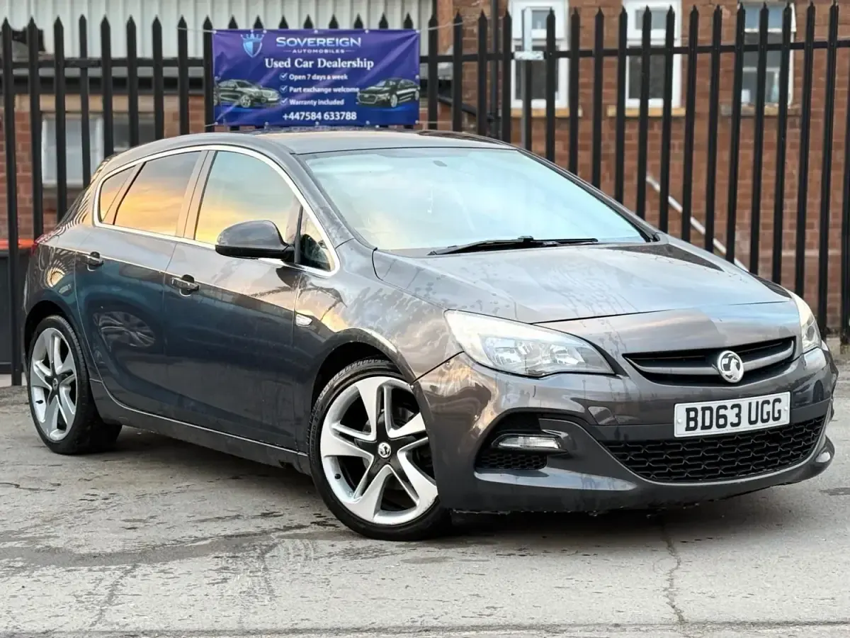 Usado Vauxhall Astra Edition 2013 Gris Utilitario