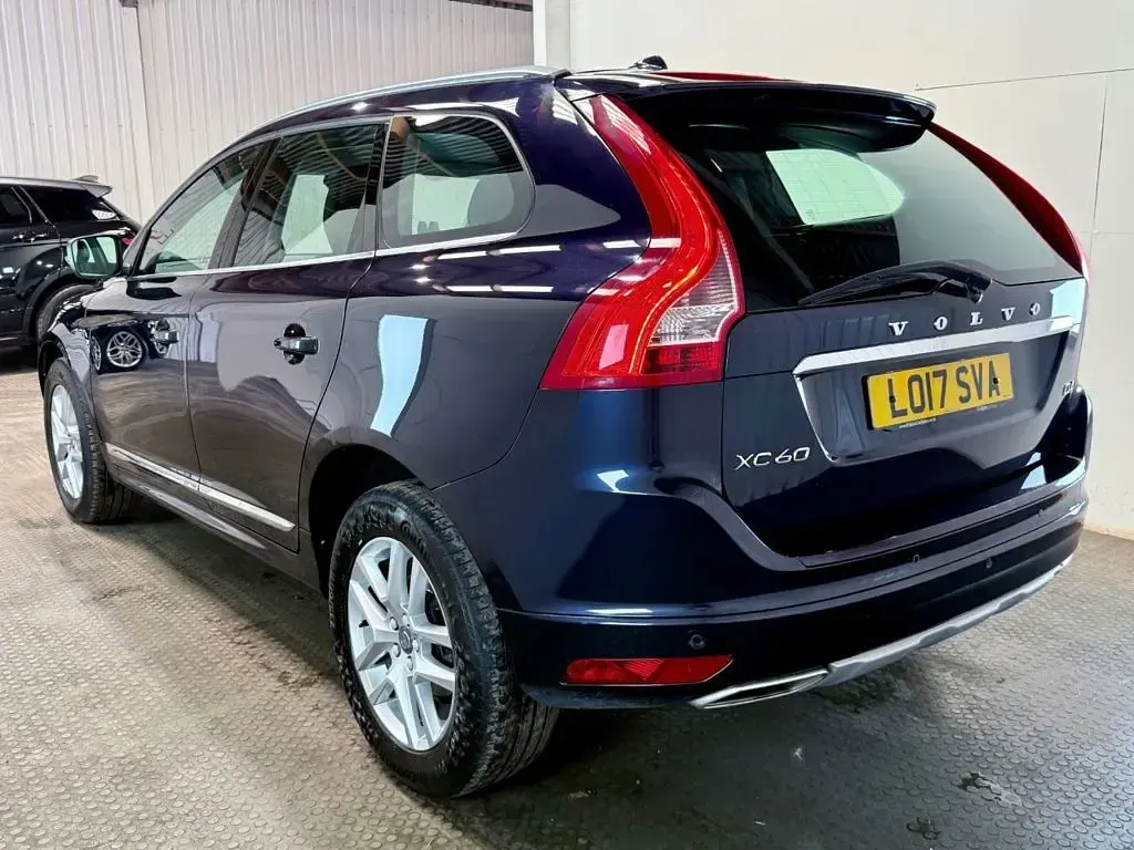 Used Volvo XC60 SE Lux 190 HP (139 kW) 2017 Blue SUV
