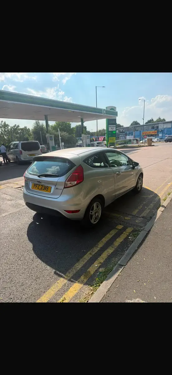 Used Ford Fiesta Zetec 75 HP (55 kW) 2013 Silver Hatchback