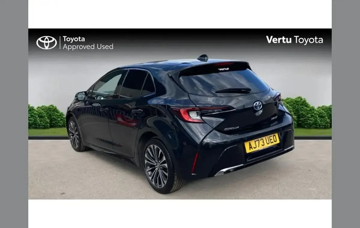 Used Toyota Corolla Design 138 HP (101 kW) 2023 Black Hatchback