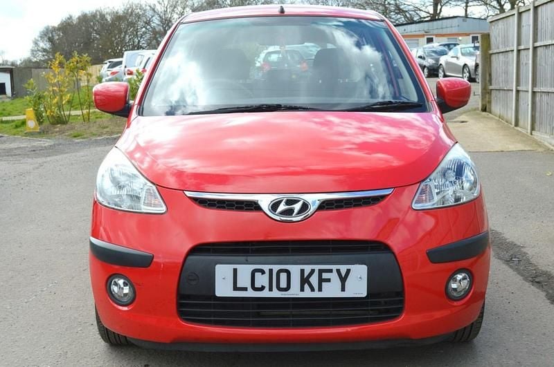 Used Hyundai i10 Comfort 78 HP (57 kW) 2010 Red Hatchback