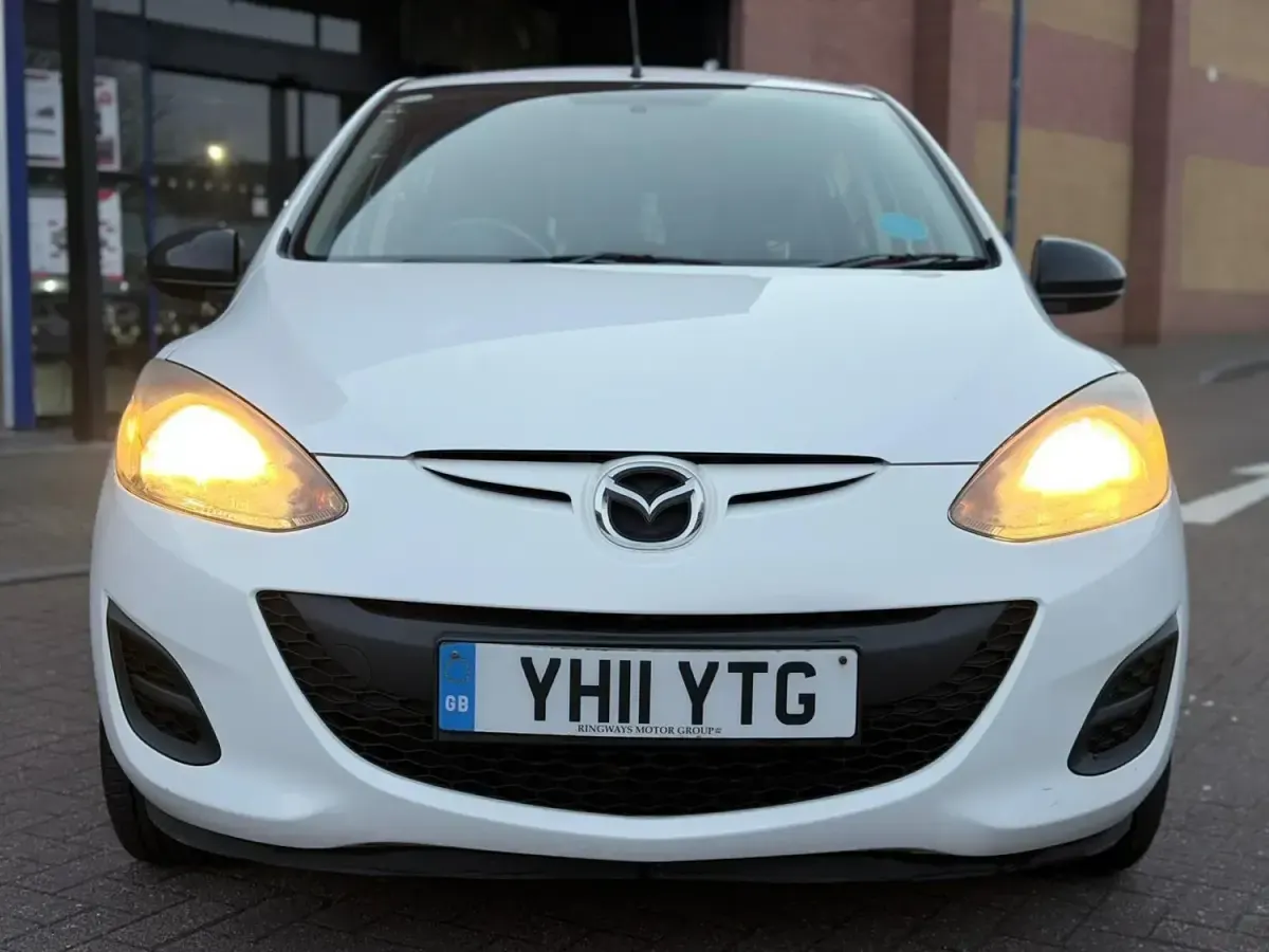 Używany Mazda 2 2011 Biały Hatchback