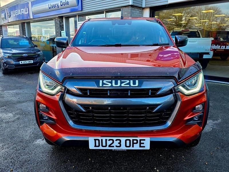Used Isuzu D-Max 163 HP (119 kW) 2023 Orange Pickup