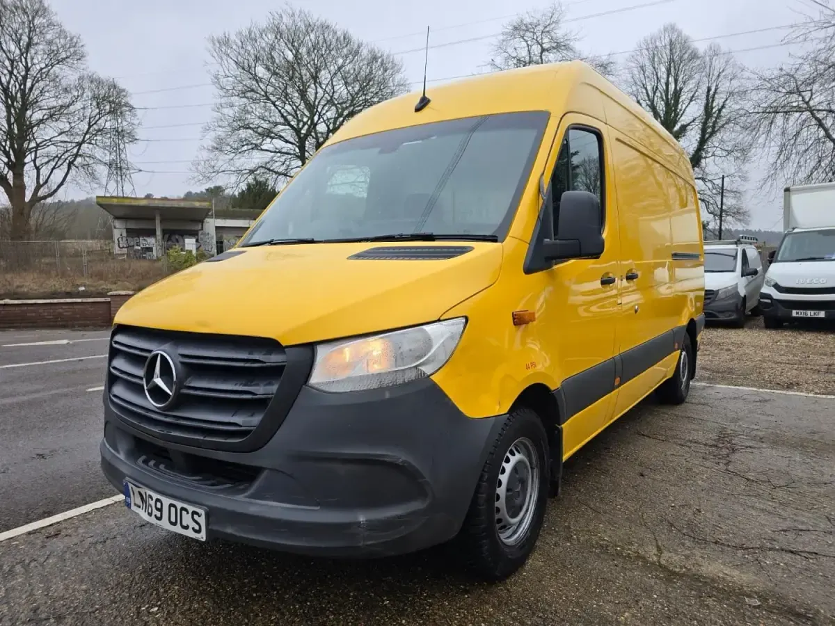 Usado Mercedes Sprinter 2019 Amarelo Van