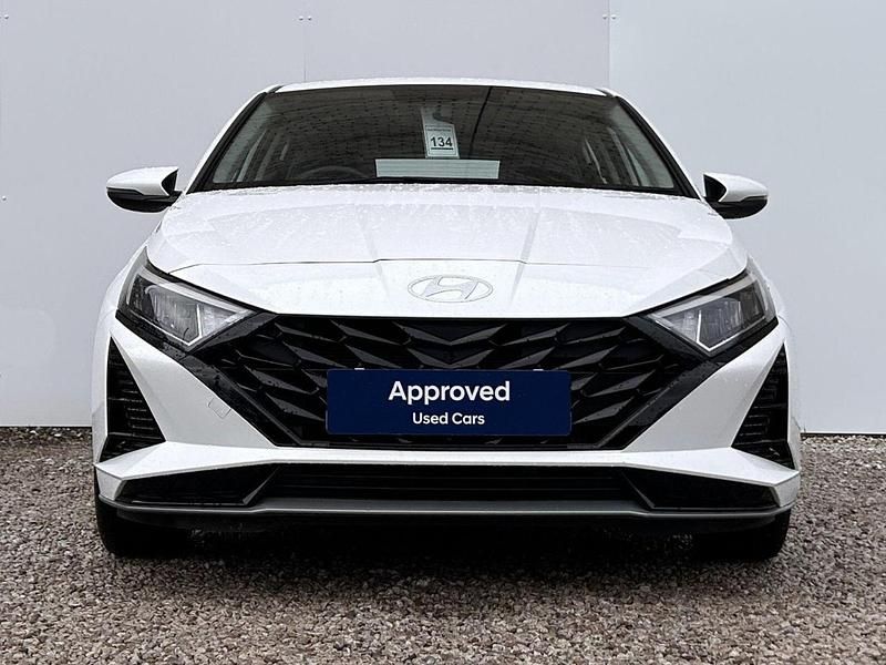 Used Hyundai i20 Advanced 99 HP (72 kW) 2024 White Hatchback