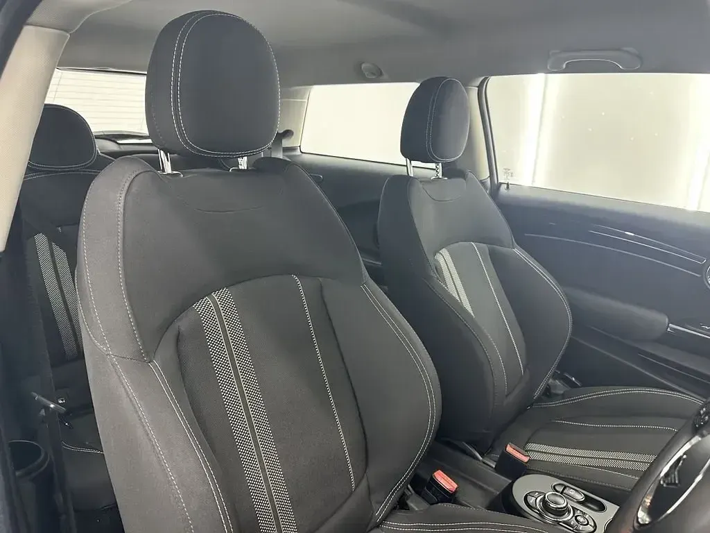 Usado Mini Cooper SE Hatch 135 kW (184 CV) 2021 Gris Utilitario