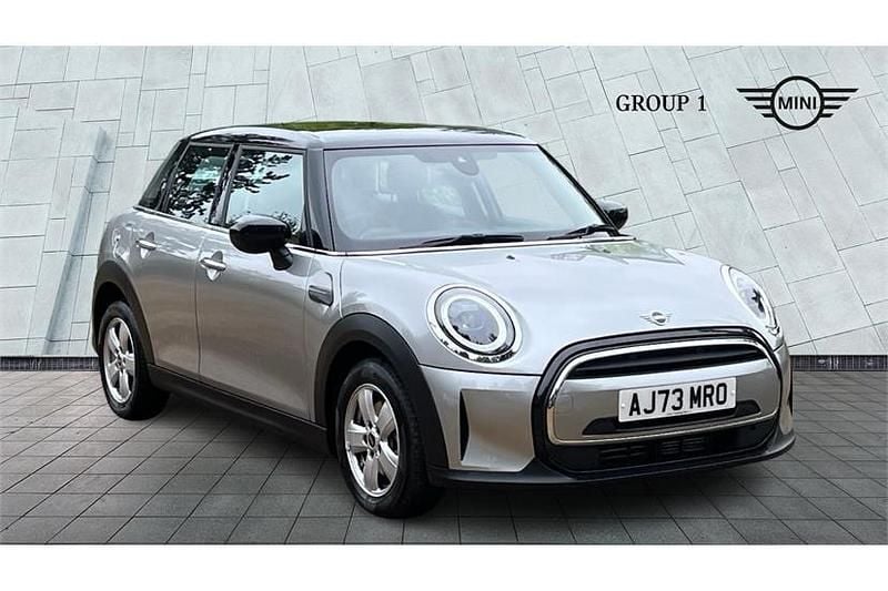 Begagnad Mini Cooper Classic 136 HK (100 kW) 2023 Silver Halvkombi
