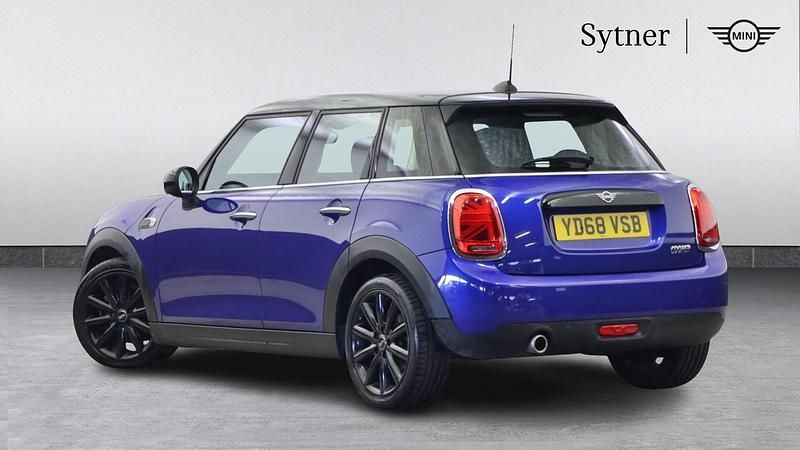 Used Mini Cooper Classic 134 HP (98 kW) 2019 Blue Hatchback