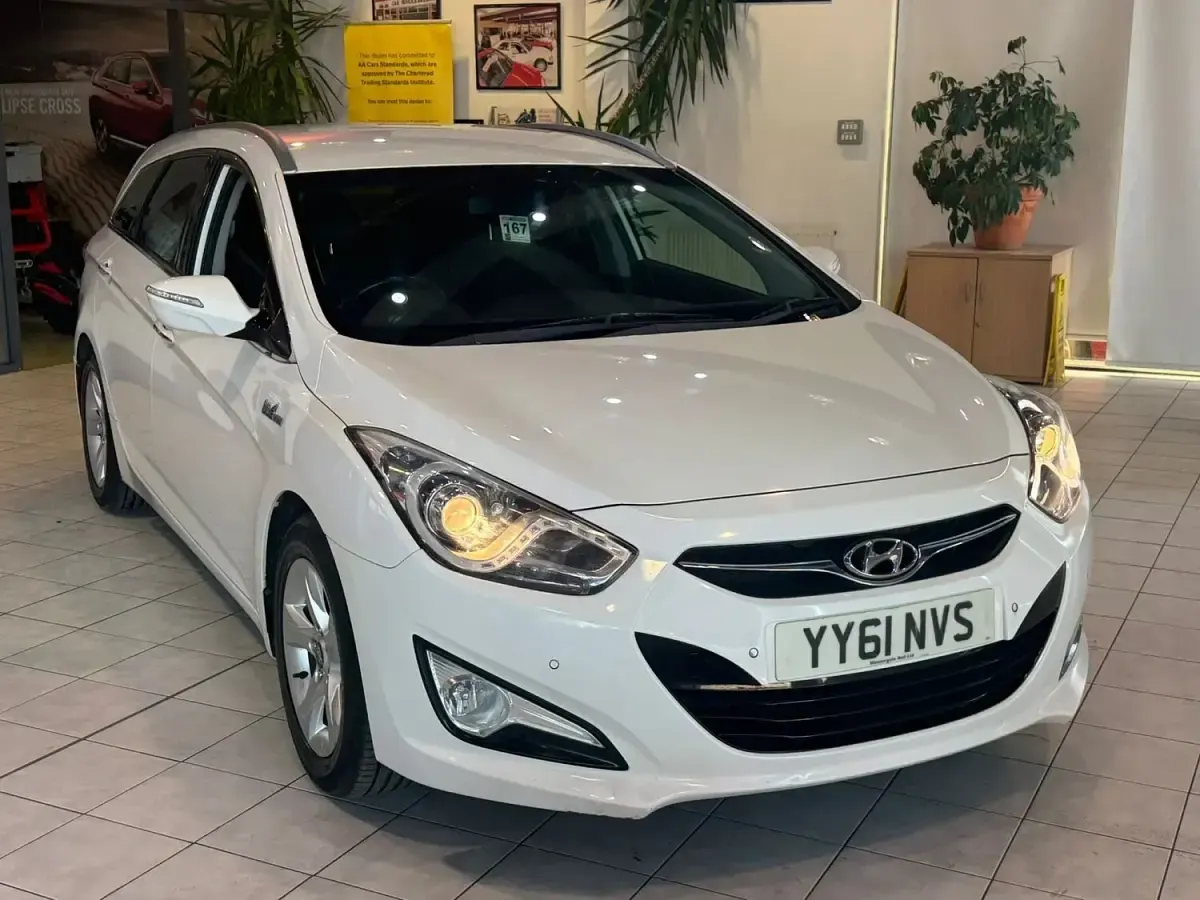 Used Hyundai i40 Style 136 HP (100 kW) 2011 White Estate