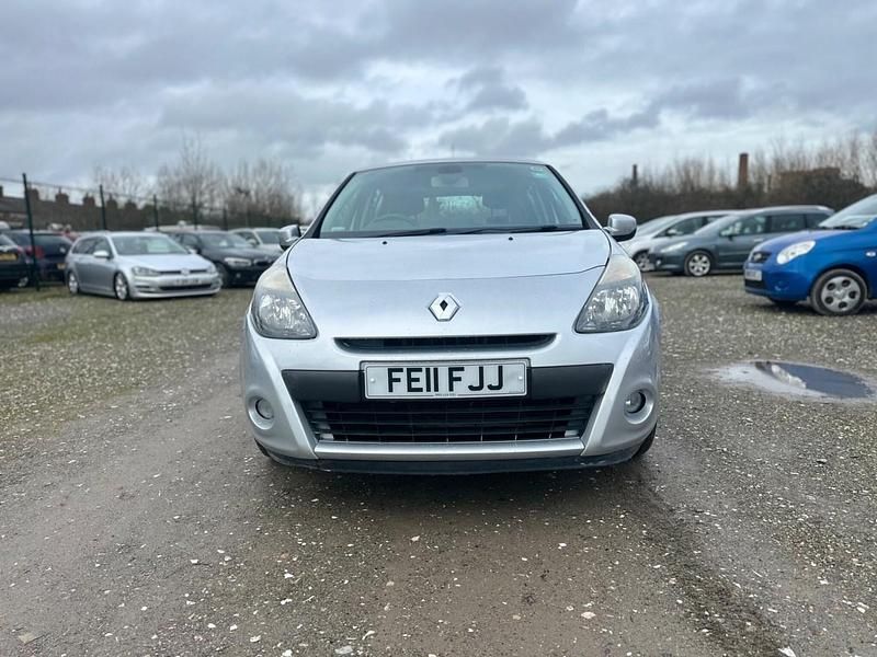 Used Renault Clio II Expression 2011 Silver Hatchback