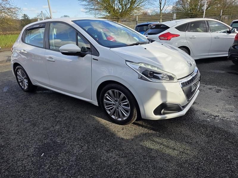Used Peugeot 208 Signature Sky 2019 White Hatchback