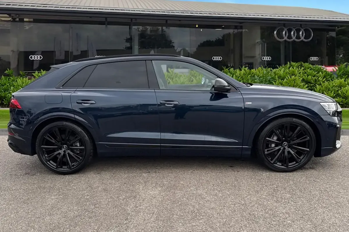 Nowe Audi Q8 Black Edition 2025 Niebieski SUV